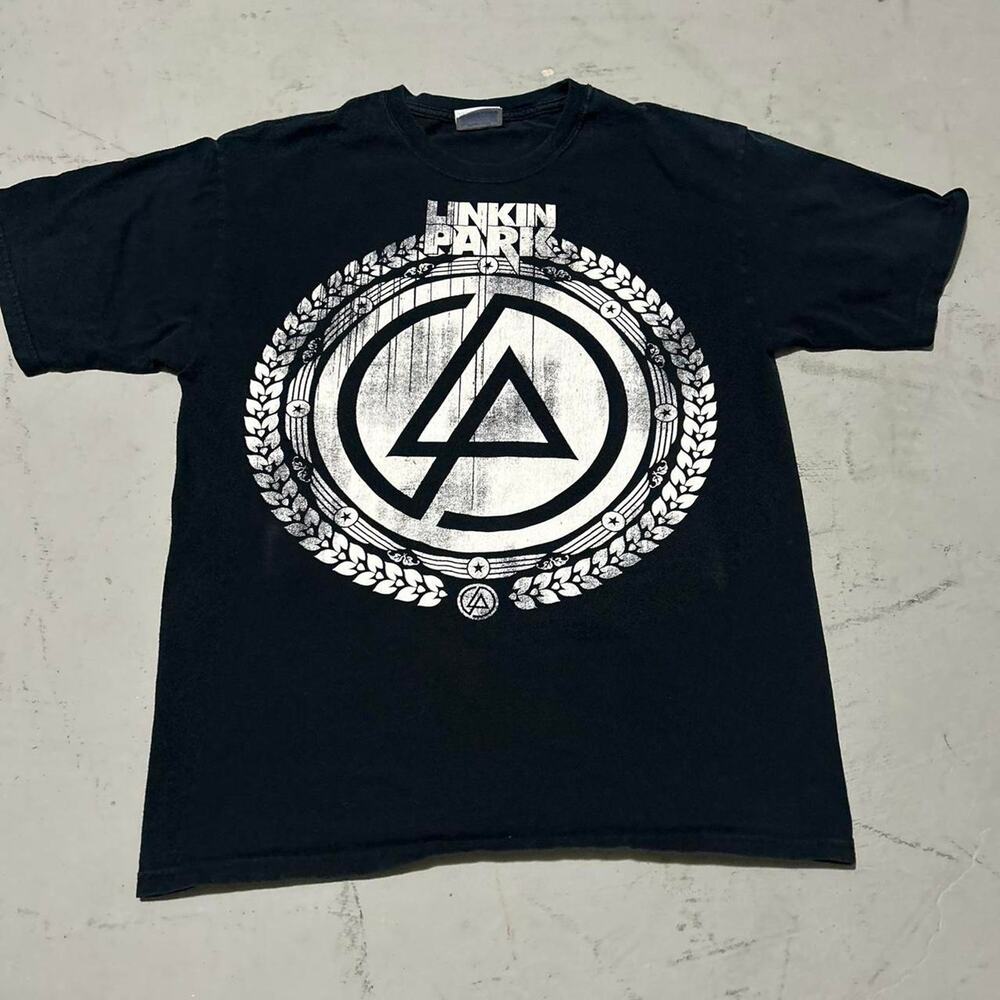 **Black and White Linkin Park Minutes To Midnight Tour Shirt 2008**